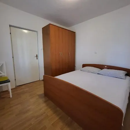 Zele Koic Holiday home Starigrad Paklenica